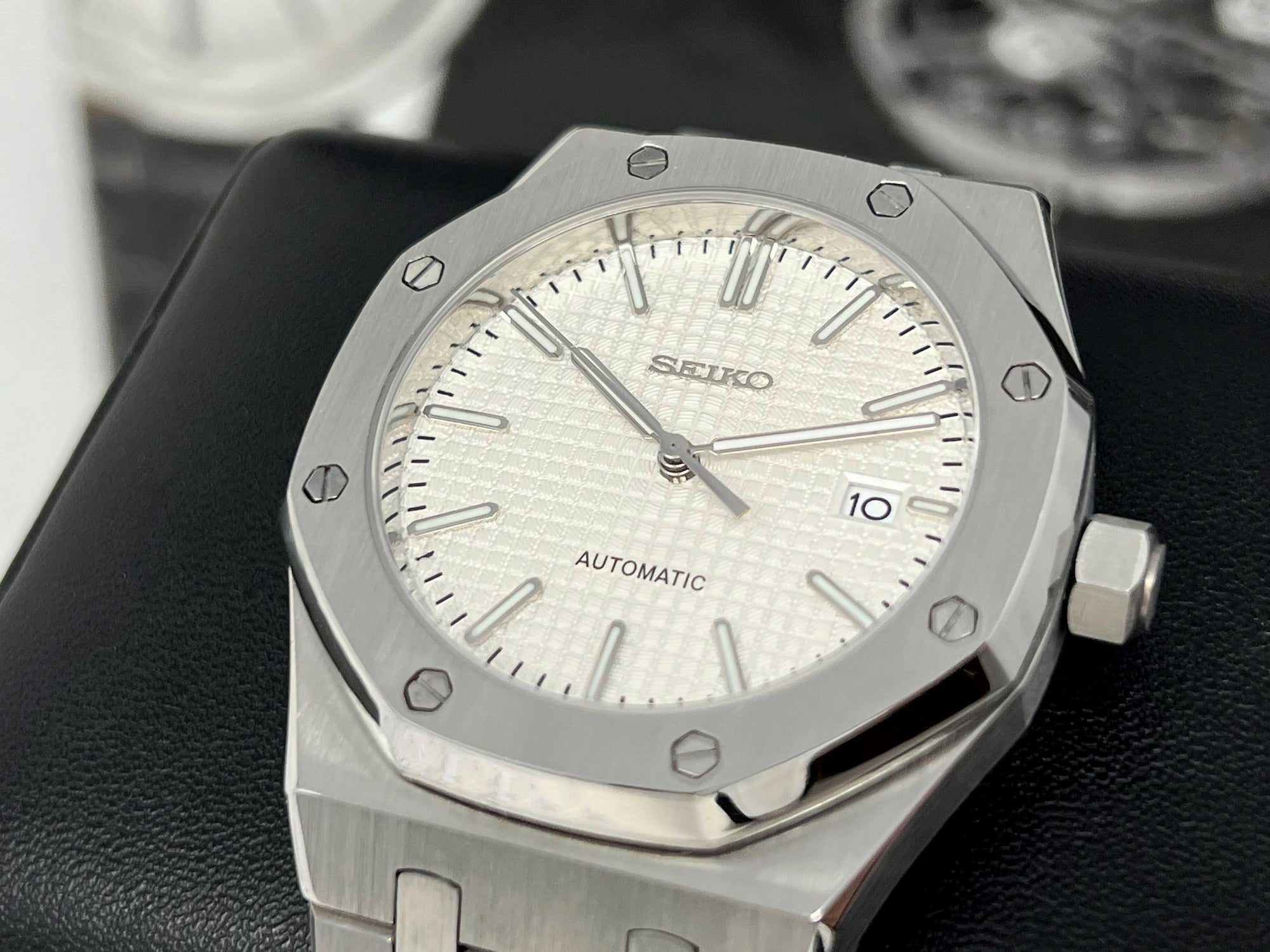 Seikoak - Luxury White on Stainless Steel - Beautiful Dress Watch 42mm | Royal | Oak | Waffle Dial | Premium Luxury Wristwatch | Men&#39;s Watch