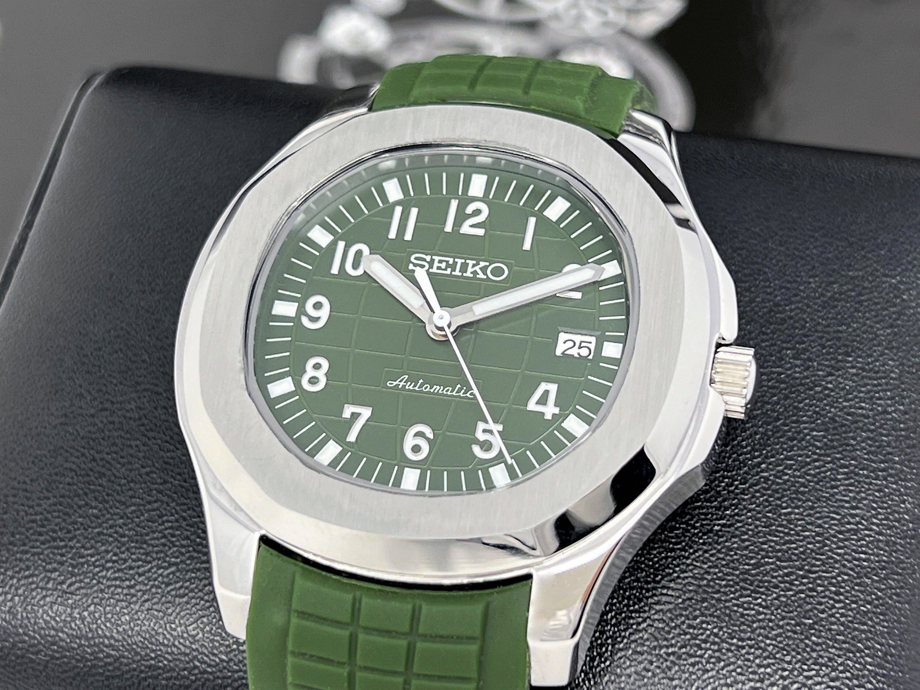 Seikonaut Green on Rubber Modern Sports Watch Watch Mod Khaki Tropical Green Turtle Waffle Jumbo Olive Seiko NH35 Automatic