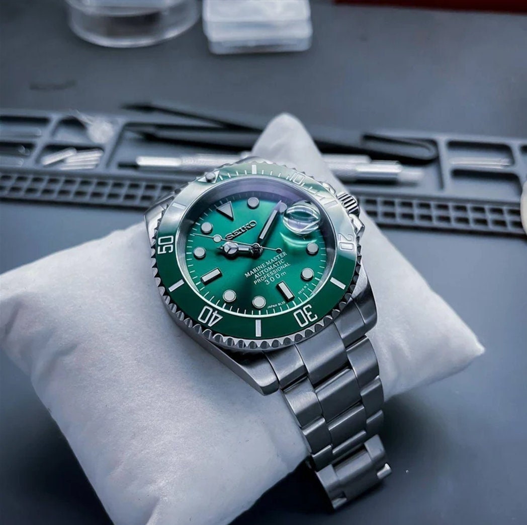 Got offered the Hulk for 18k$, would you buy it? : r/rolex
