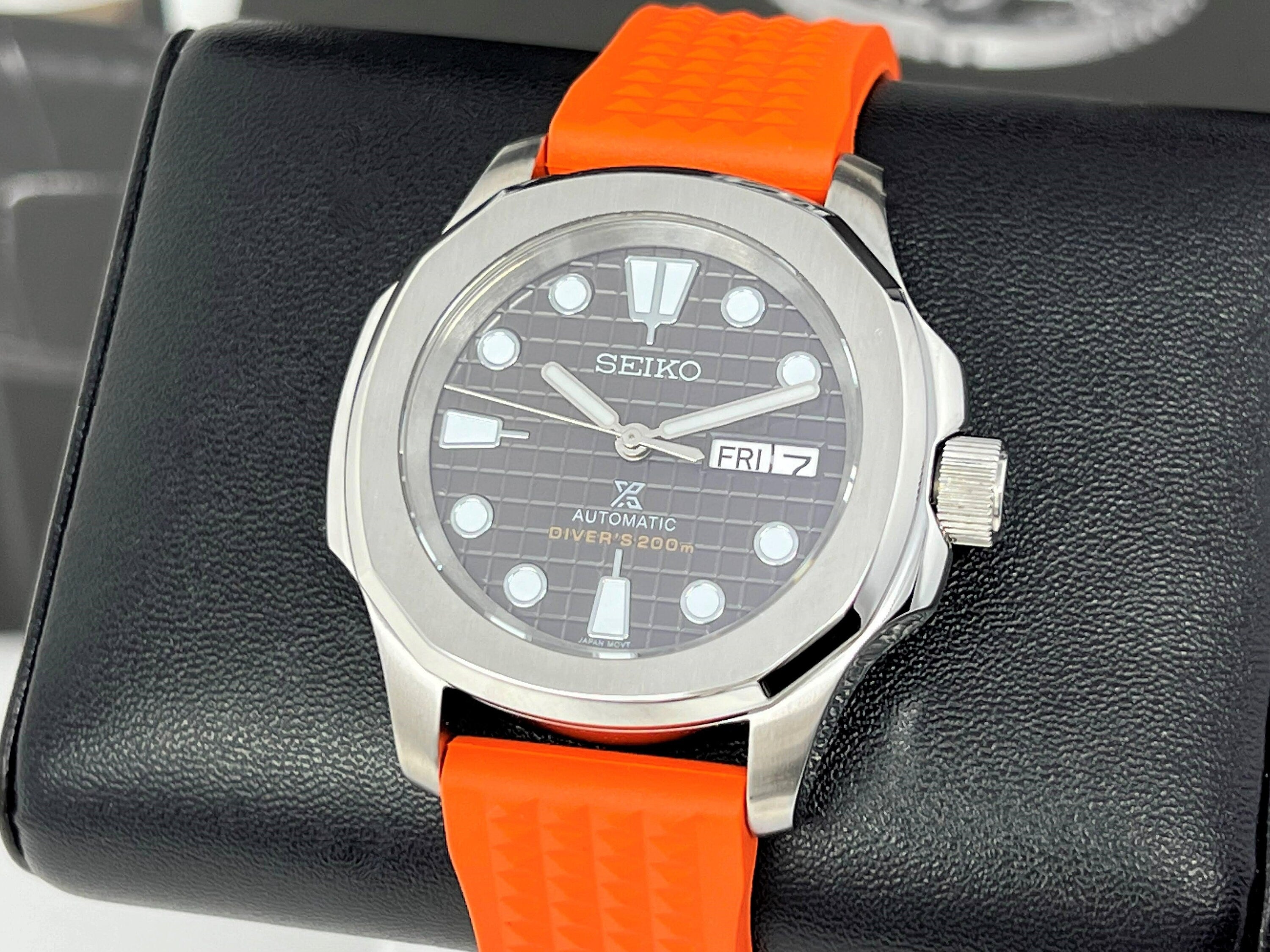 Seiko divers hotsell watch orange face